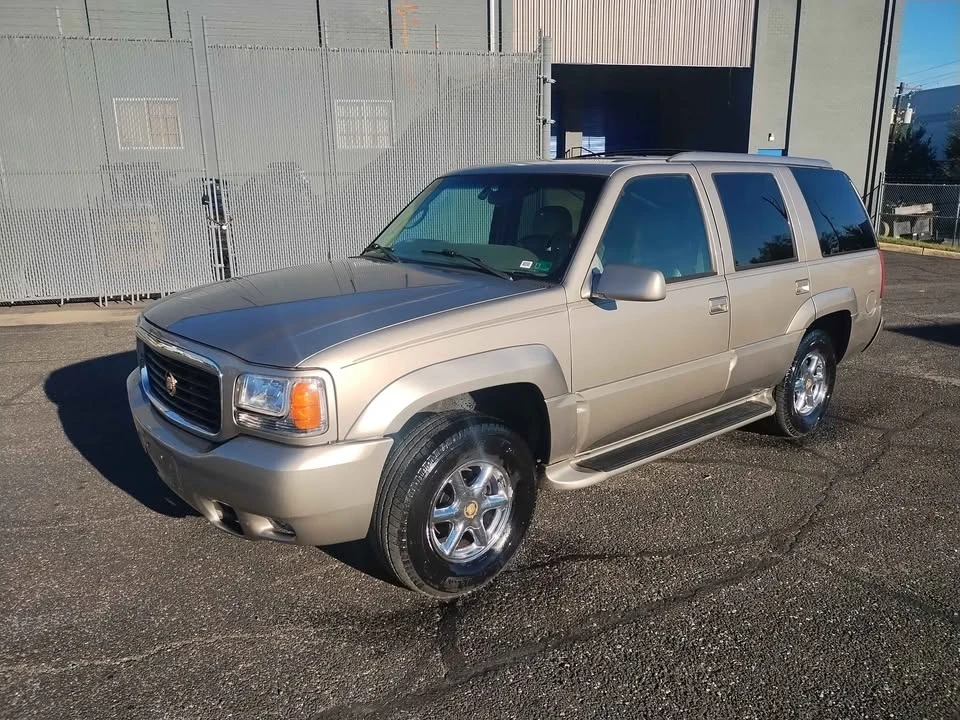 1999 Cadillac Escalade 1st Gen - Image 2 of 12