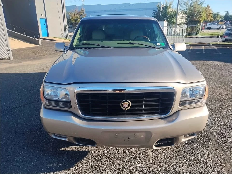 1999 Cadillac Escalade 1st Gen - Image 3 of 12