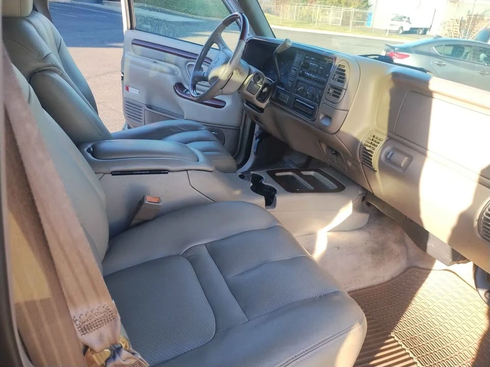 1999 Cadillac Escalade 1st Gen - Image 10 of 12