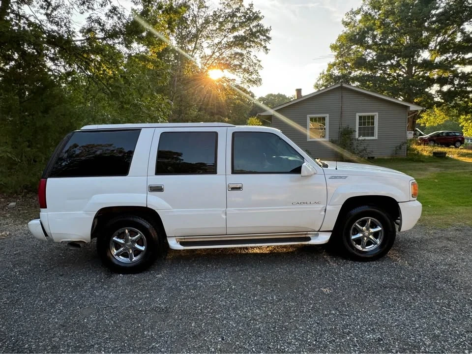1999 Cadillac Escalade 1st Gen - Image 2 of 9