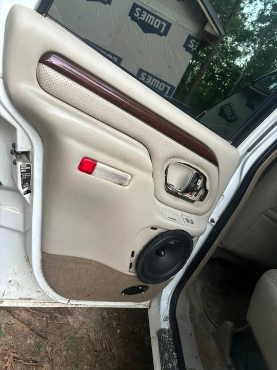 1999 Cadillac Escalade 1st Gen - Image 10 of 14