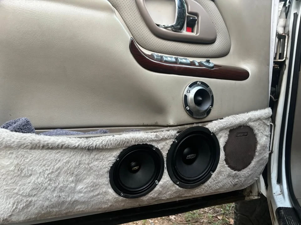 1999 Cadillac Escalade 1st Gen - Image 13 of 14