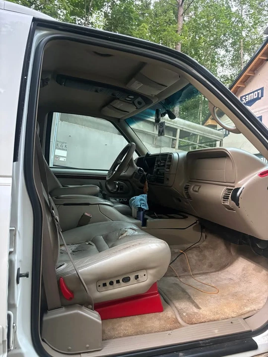1999 Cadillac Escalade 1st Gen - Image 5 of 14