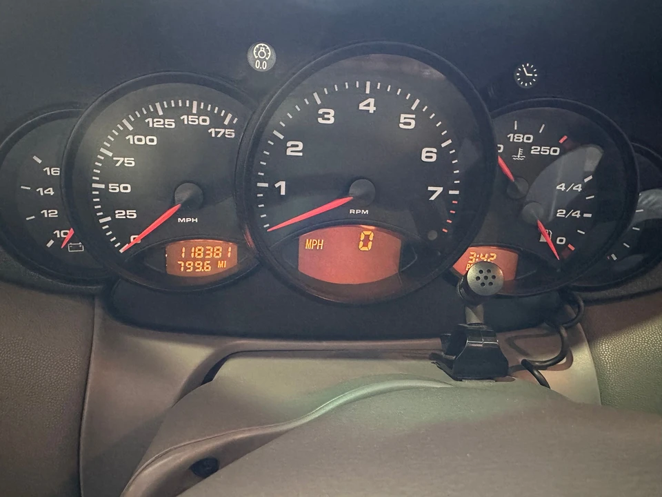 1999 Porsche 996 Carrera 4 - Image 10 of 10