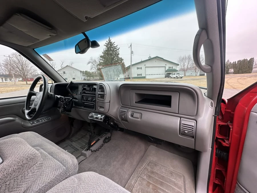 1999 Chevrolet Silverado - Image 24 of 31