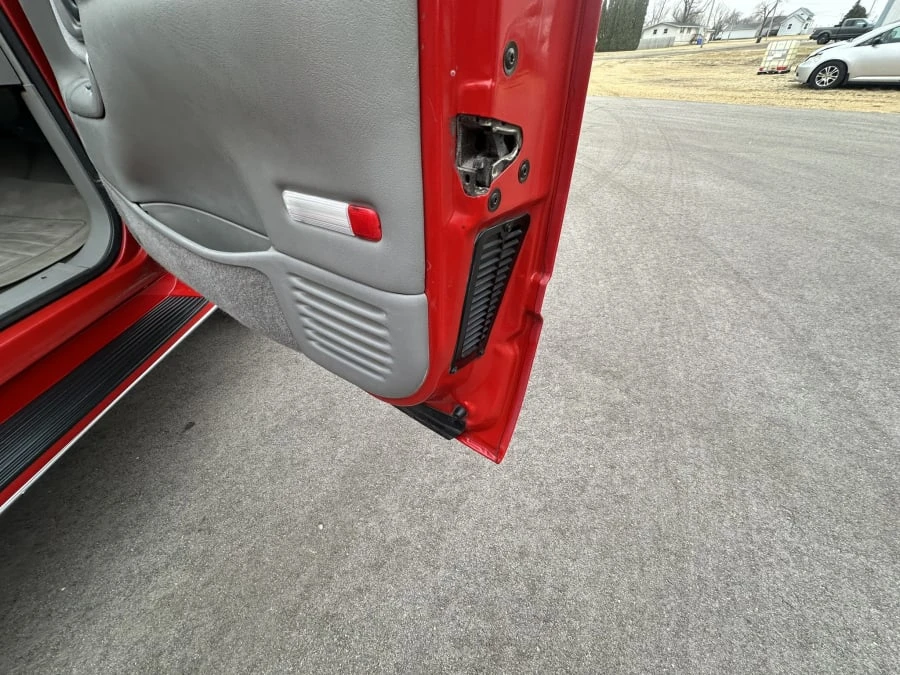 1999 Chevrolet Silverado - Image 29 of 31
