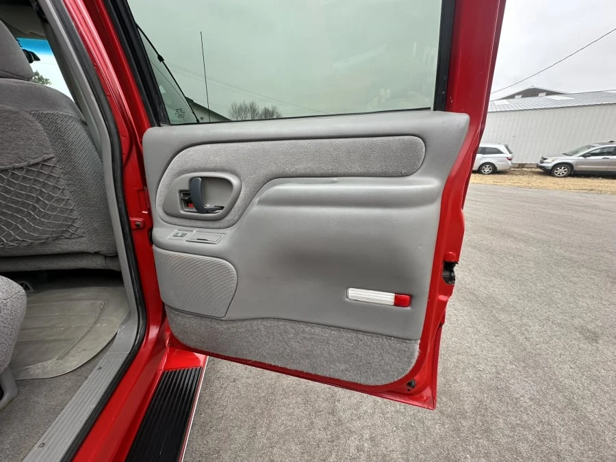 1999 Chevrolet Silverado - Image 18 of 31