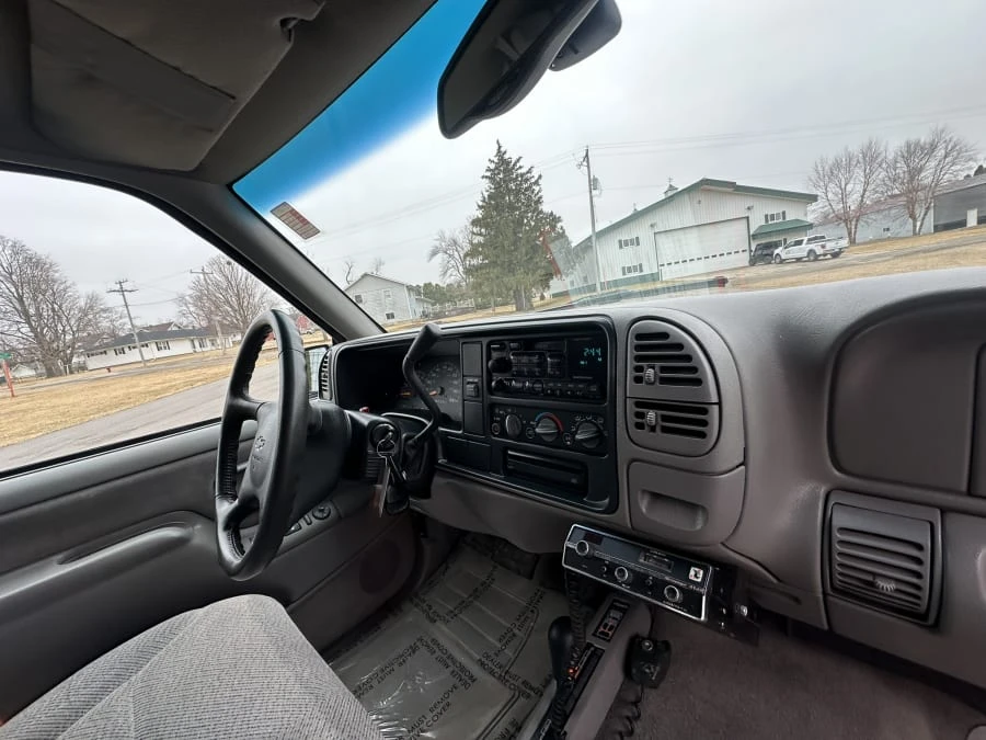 1999 Chevrolet Silverado - Image 25 of 31