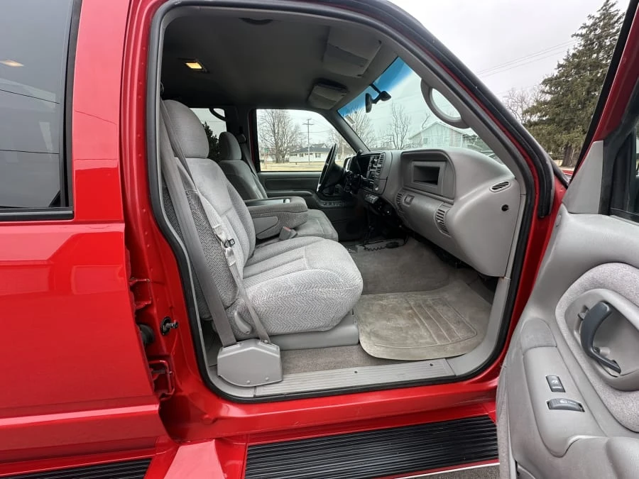 1999 Chevrolet Silverado - Image 20 of 31