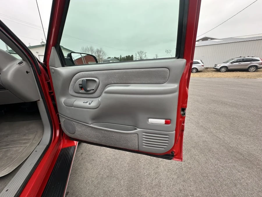 1999 Chevrolet Silverado - Image 28 of 31