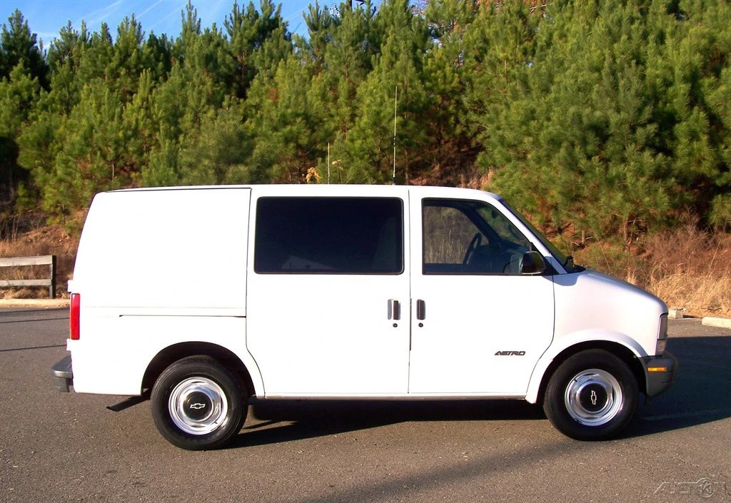 1999 Chevrolet Astro - Image 7 of 21