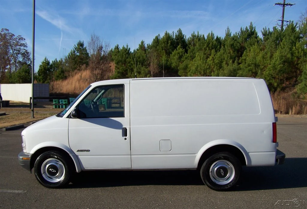 1999 Chevrolet Astro - Image 6 of 21
