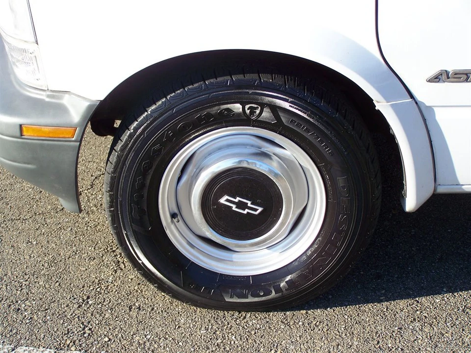 1999 Chevrolet Astro - Image 11 of 21