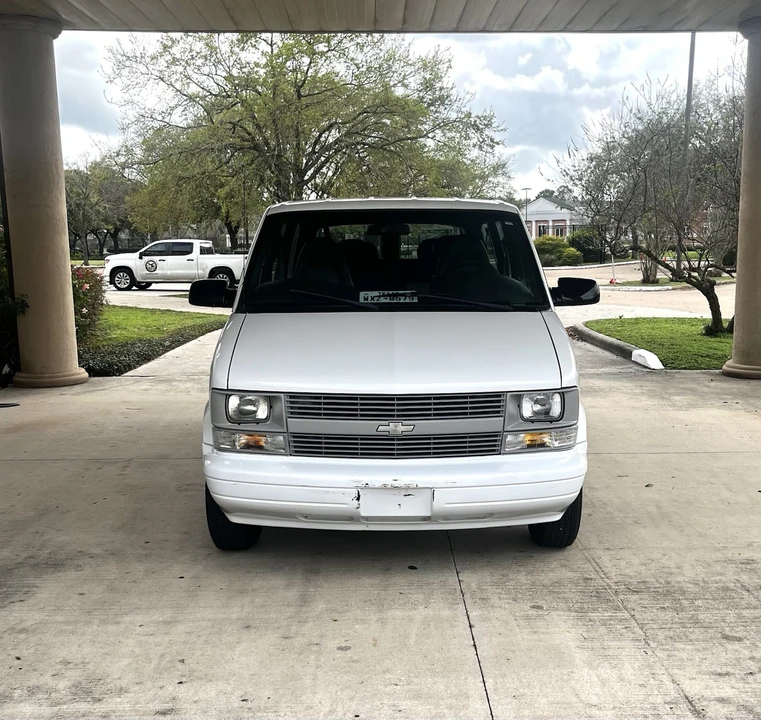 1999 Chevrolet Astro - Image 4 of 8