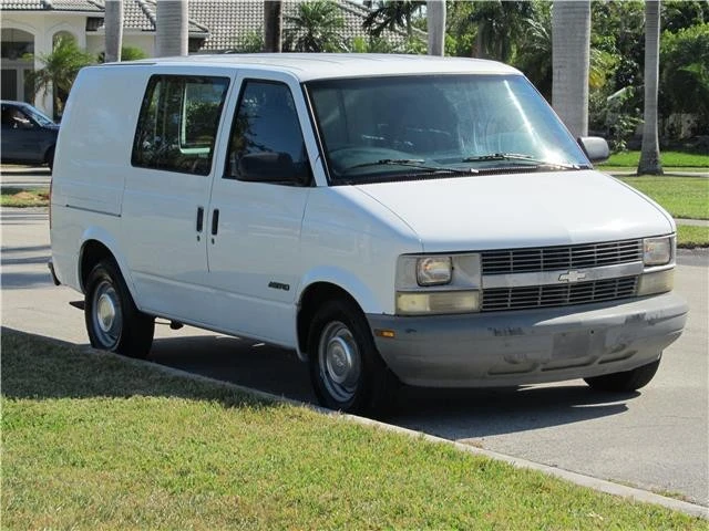 1999 Chevrolet Astro - Image 9 of 12