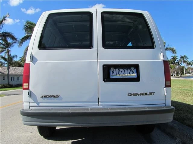 1999 Chevrolet Astro - Image 5 of 12