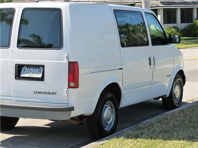 1999 Chevrolet Astro - Image 6 of 12
