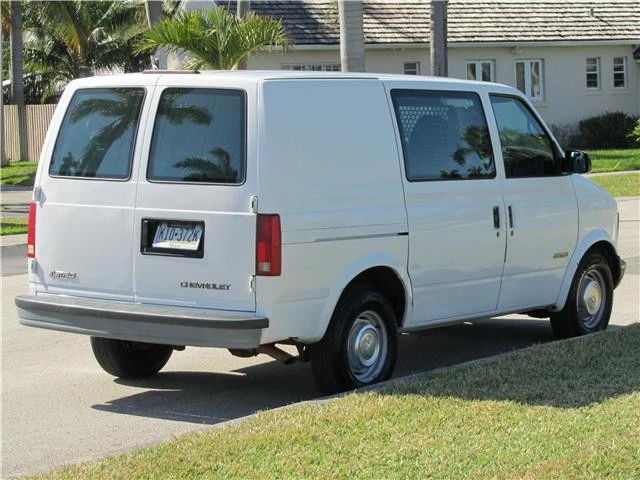 1999 Chevrolet Astro - Image 7 of 12