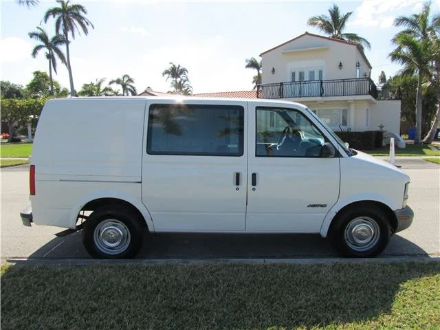 1999 Chevrolet Astro - Image 8 of 12