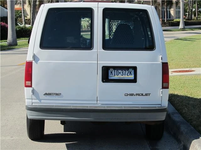 1999 Chevrolet Astro - Image 4 of 12