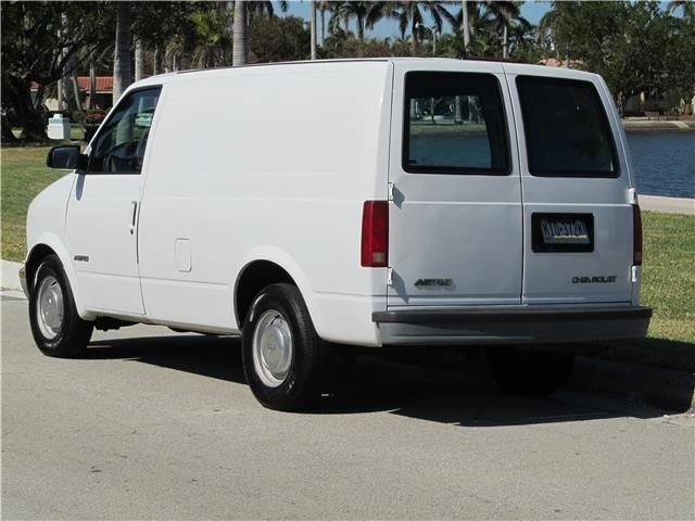 1999 Chevrolet Astro - Image 2 of 12