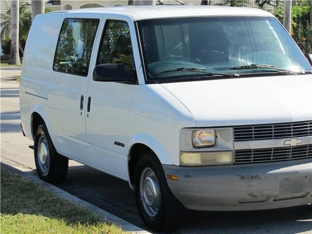 1999 Chevrolet Astro - Image 10 of 12