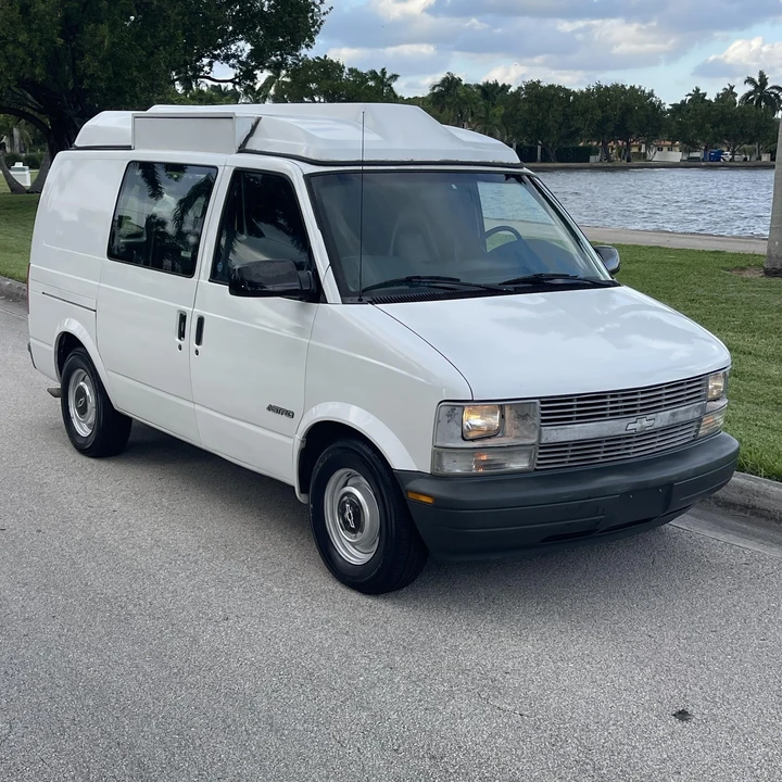 1999 Chevrolet Astro - Image 7 of 12