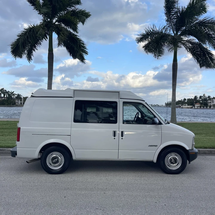 1999 Chevrolet Astro - Image 6 of 12