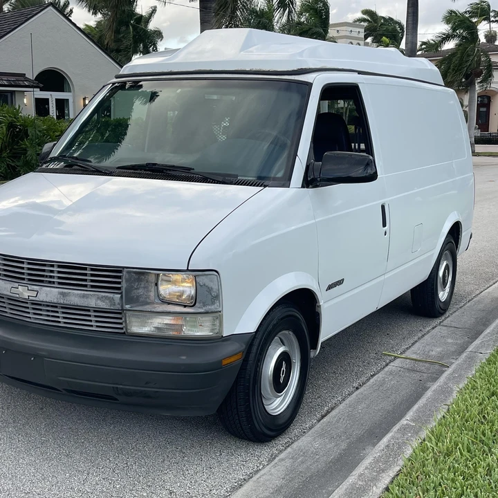 1999 Chevrolet Astro - Image 10 of 12