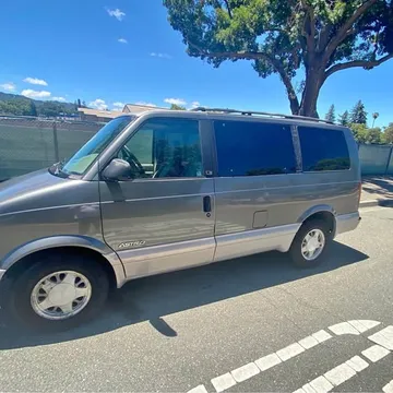 1999 Chevrolet Astro LS Minivan 3D