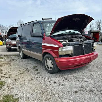 1999 Chevrolet Astro LS Minivan 3D