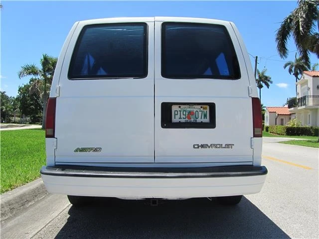 1999 Chevrolet Astro - Image 11 of 12