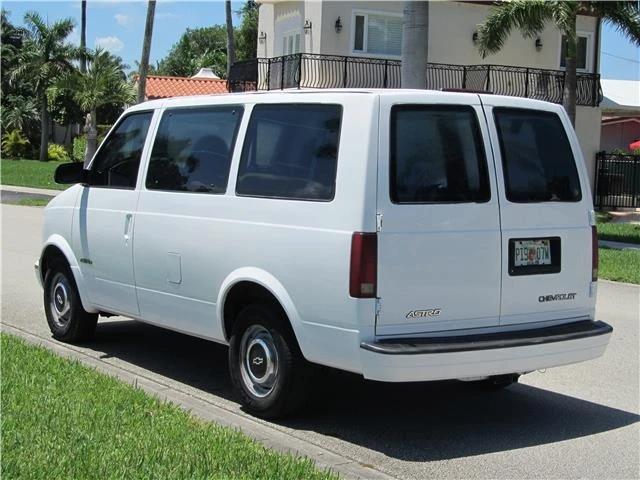 1999 Chevrolet Astro - Image 8 of 12