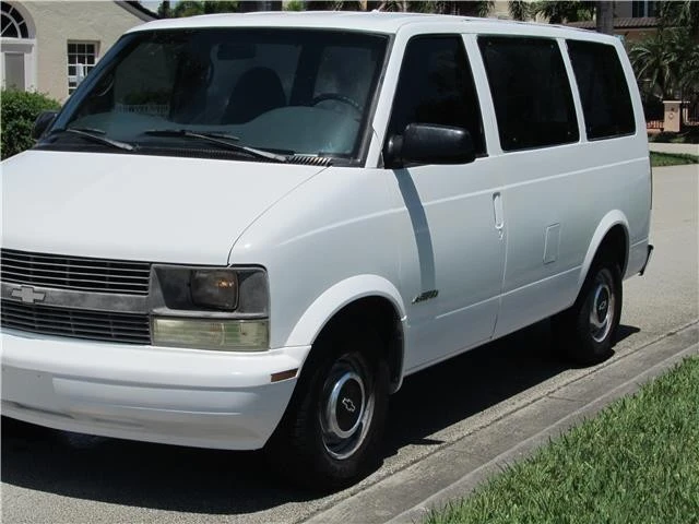1999 Chevrolet Astro - Image 5 of 12
