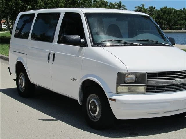 1999 Chevrolet Astro - Image 3 of 12