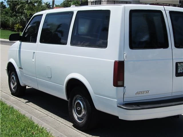 1999 Chevrolet Astro - Image 9 of 12