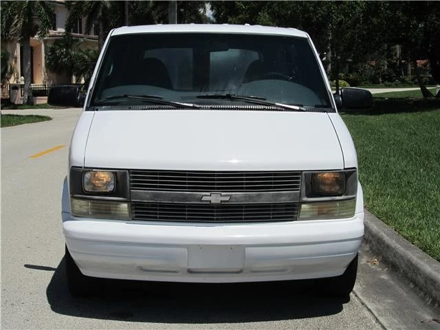 1999 Chevrolet Astro - Image 4 of 12