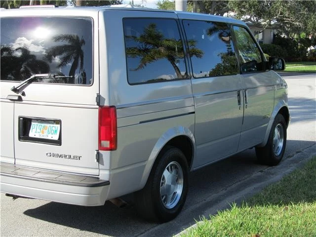 1999 Chevrolet Astro - Image 6 of 12