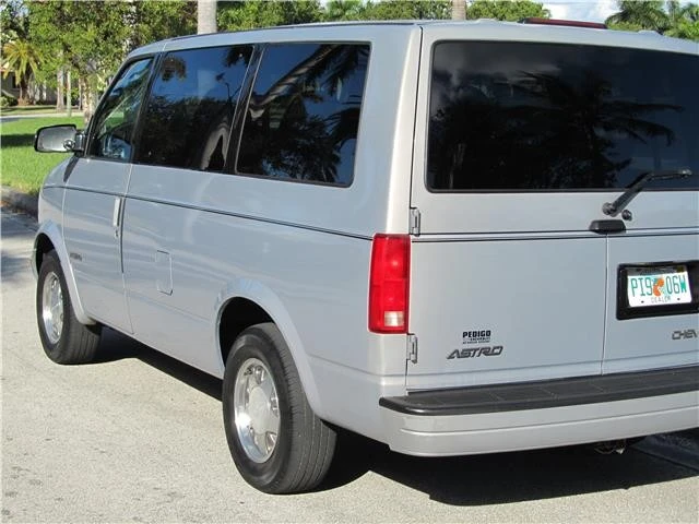 1999 Chevrolet Astro - Image 3 of 12