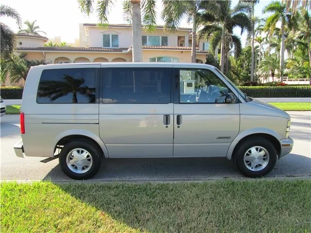 1999 Chevrolet Astro - Image 8 of 12
