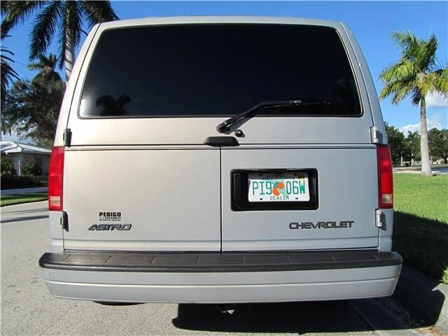 1999 Chevrolet Astro - Image 5 of 12