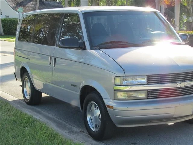 1999 Chevrolet Astro - Image 11 of 12