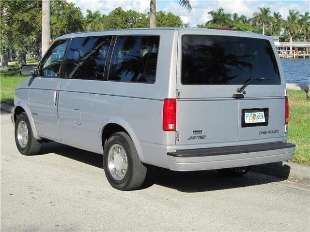 1999 Chevrolet Astro - Image 2 of 12
