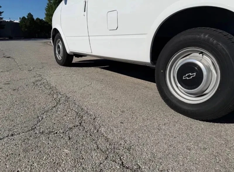 1999 Chevrolet Astro - Image 6 of 18
