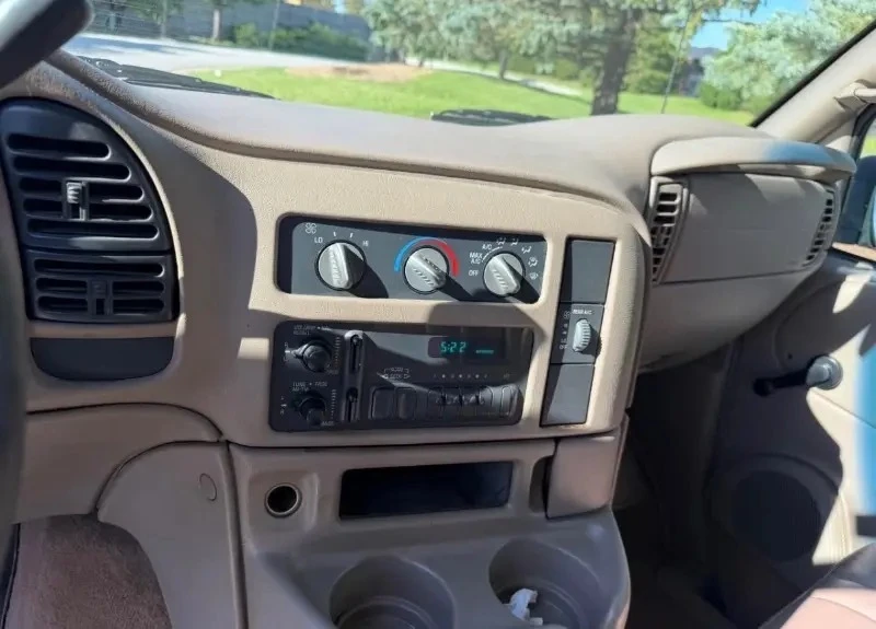 1999 Chevrolet Astro - Image 10 of 18