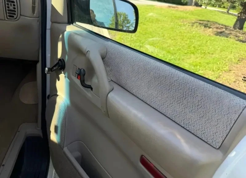 1999 Chevrolet Astro - Image 15 of 18
