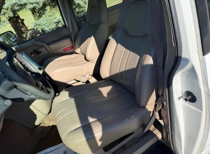 1999 Chevrolet Astro - Image 8 of 18