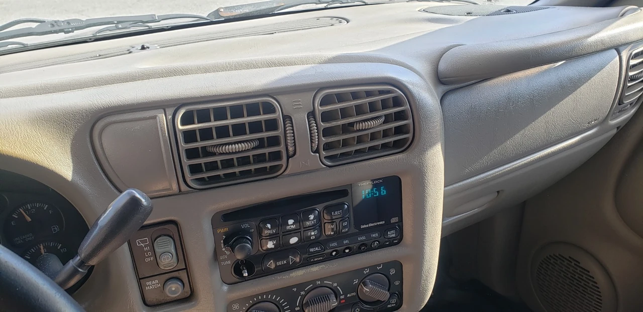 1999 Chevrolet S-10 Blazer 2nd Gen - Image 11 of 15