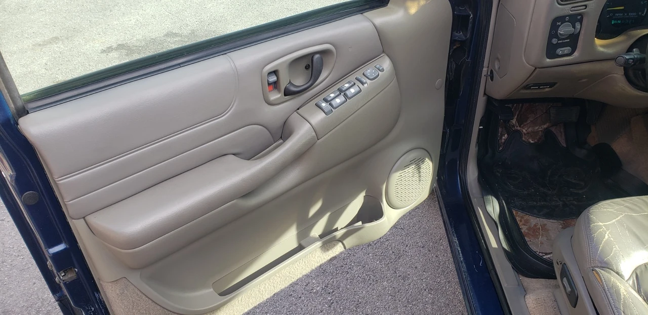 1999 Chevrolet S-10 Blazer 2nd Gen - Image 9 of 15