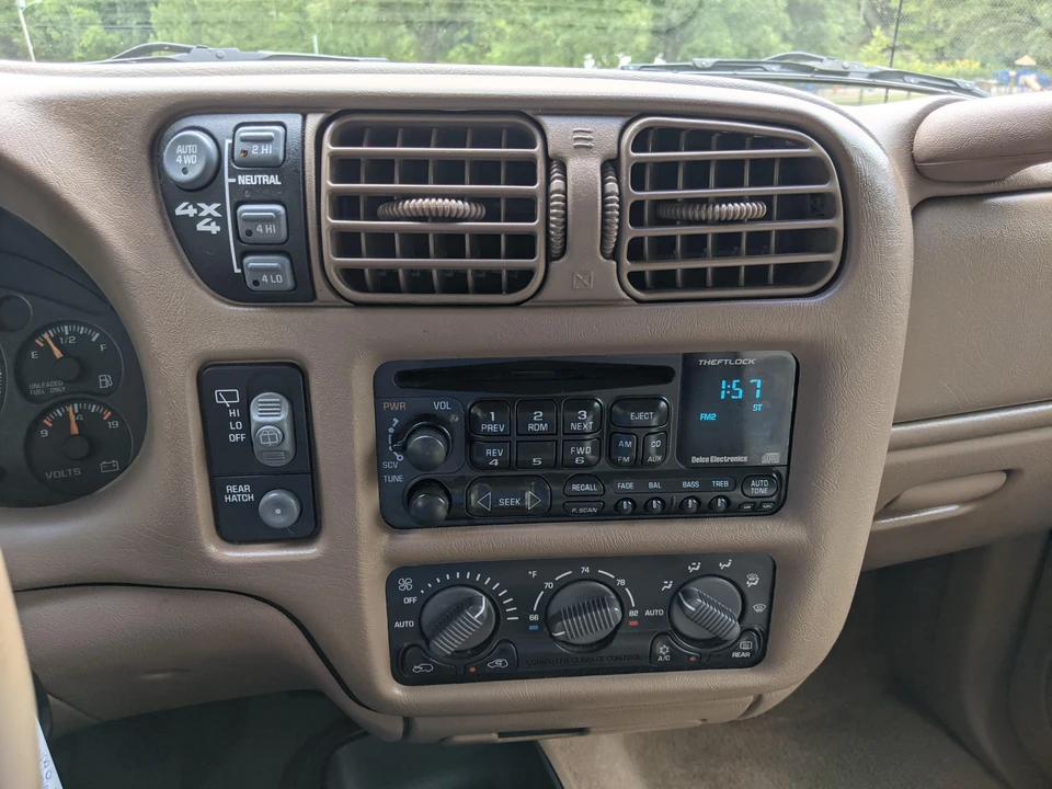 1999 Chevrolet S-10 Blazer 2nd Gen - Image 30 of 31